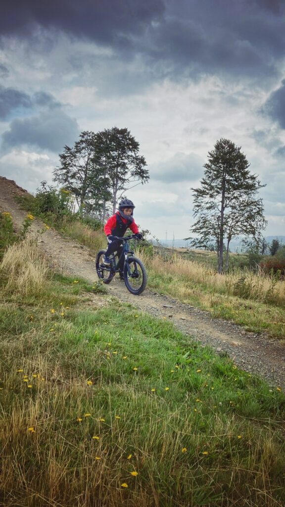 Spaß mit dem Mountainbike auf dem KIDS TRAIL.